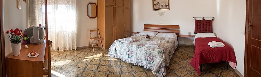 Triple Room photo 2