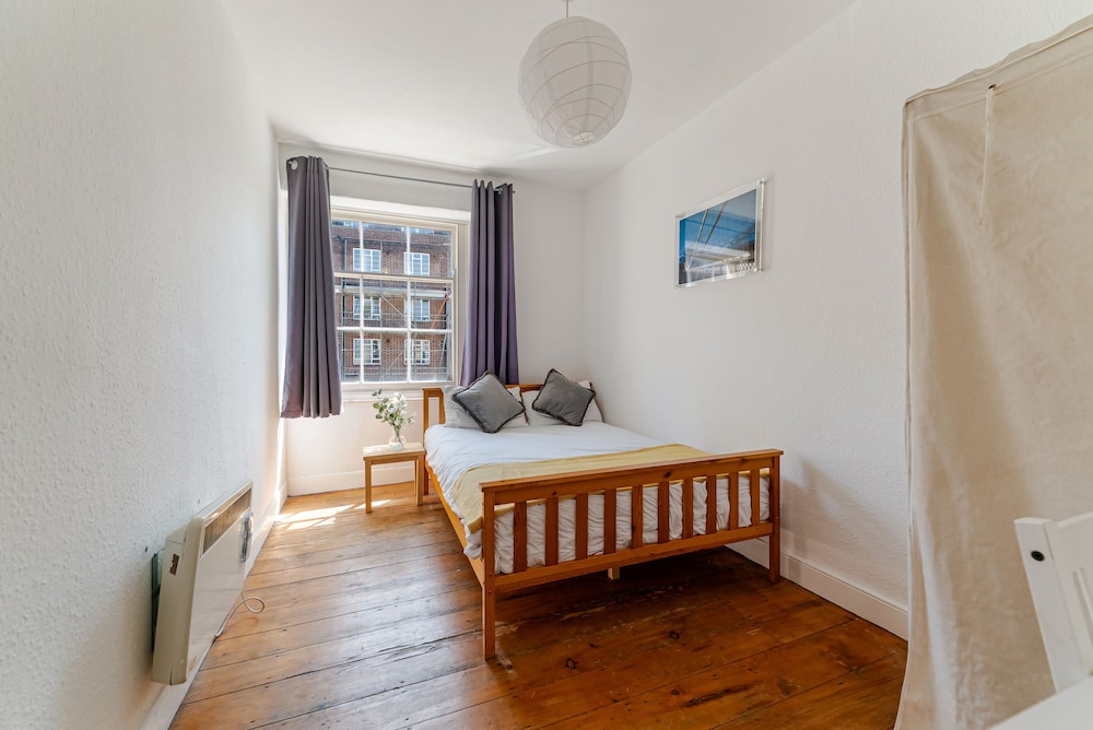 Standard Single Room, Shared Bathroom