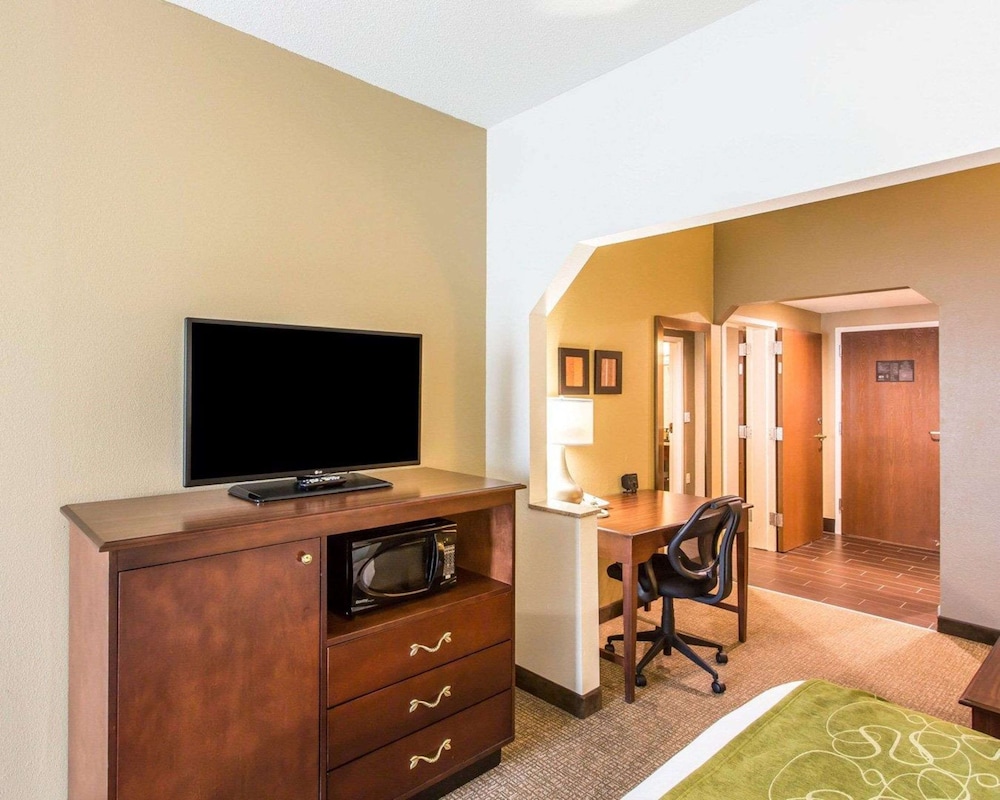 Suite, 2 Queen Beds, Non Smoking photo 2
