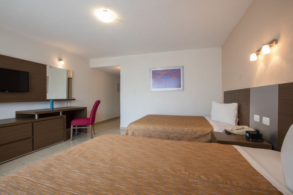 Standard Room, 2 Double Beds - Photo 3