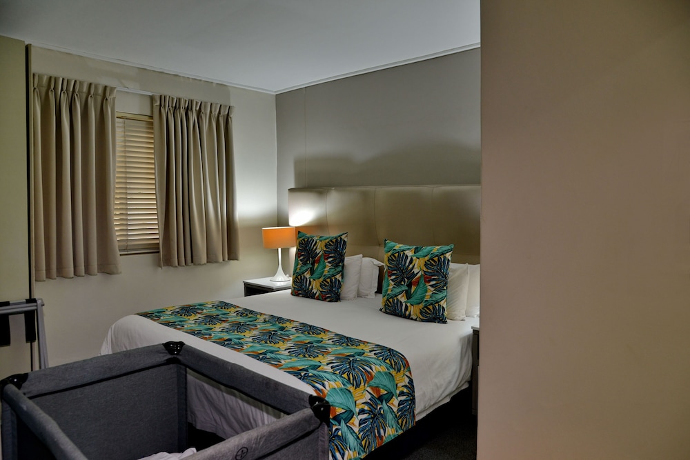 Suite, 2 Bedrooms - Photo 6
