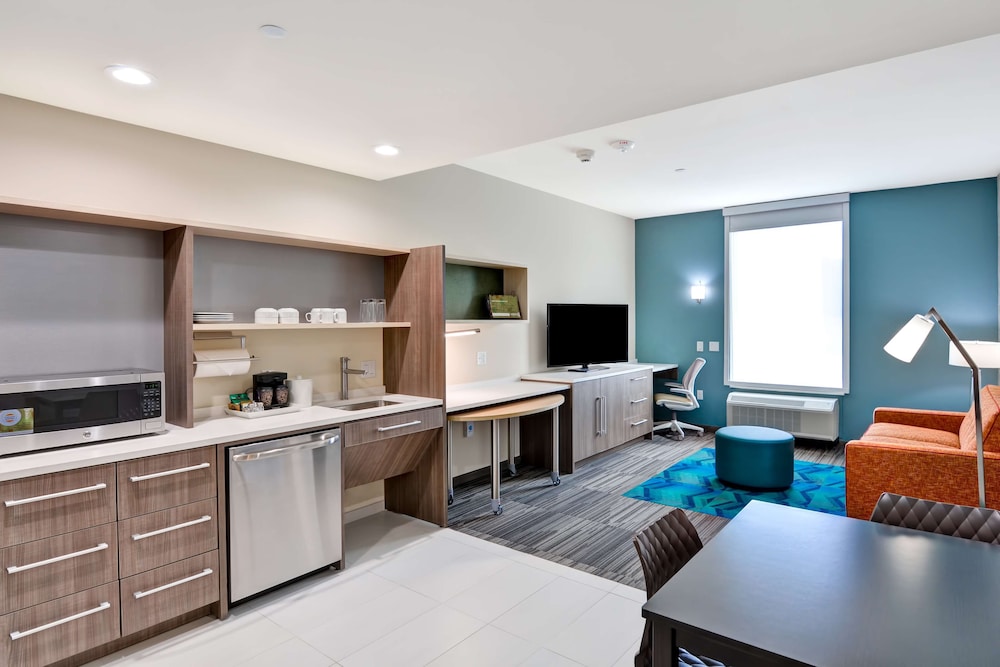 Suite, 1 King Bed, Non Smoking (Mobility & Hearing, Roll-in Shower) photo 1