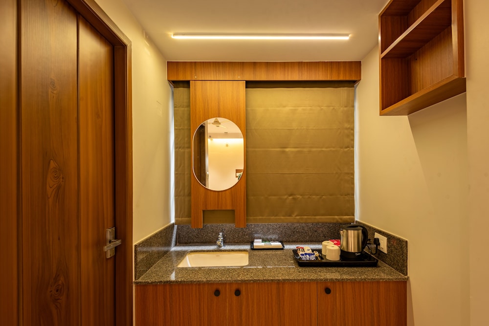Deluxe Room - Photo 5