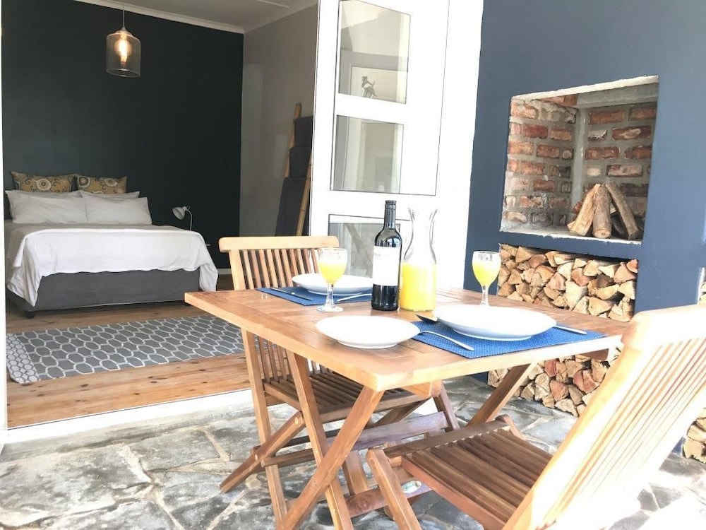 Basic Studio, 1 King Bed, Refrigerator & Microwave