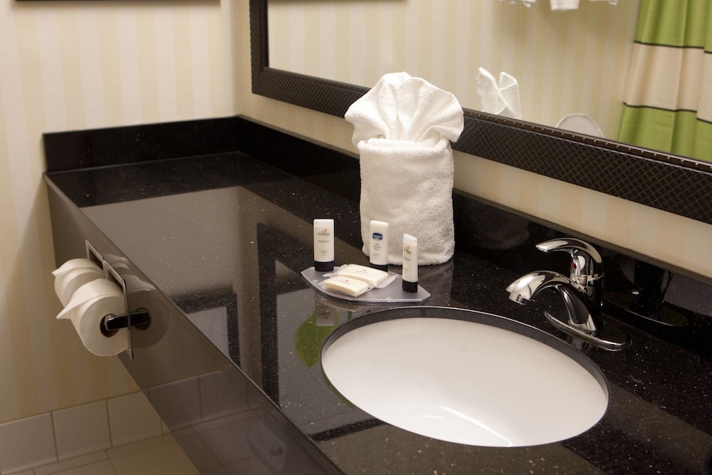 Room, 2 Queen Beds (Mobility/Hearing Accessible, Tub) photo 3