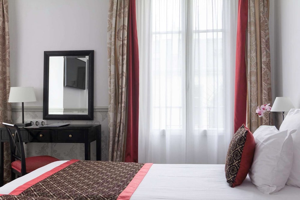 Standard Twin room - Complimentary soft minibar, courtesy tray, Chromecast - Snacks, digital press photo 3