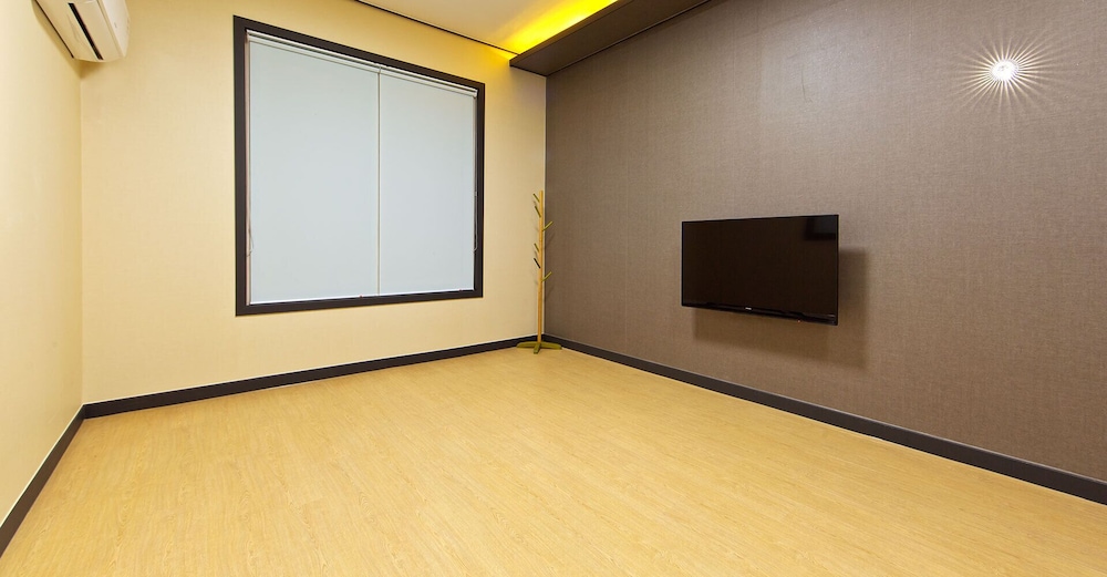 Ondol Room