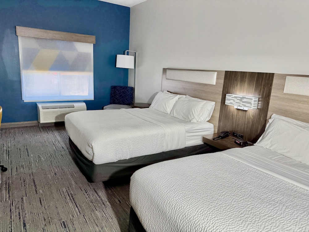 Standard Room, 2 Queen Beds - Photo 3