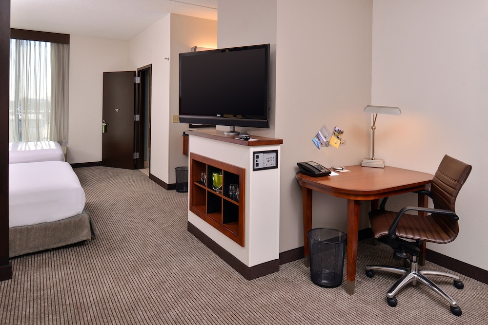 Standard Room, 2 Queen Beds - Photo 2