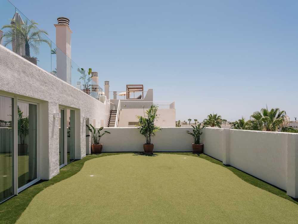 Ultimate ME + Penthouse Suite (2+3) Ultimate ME + Penthouse Suite (2+3)