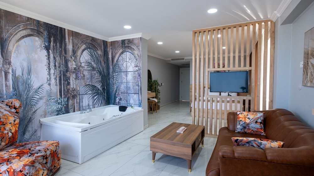 Deluxe Room, Jetted Tub, Lake View photo 1