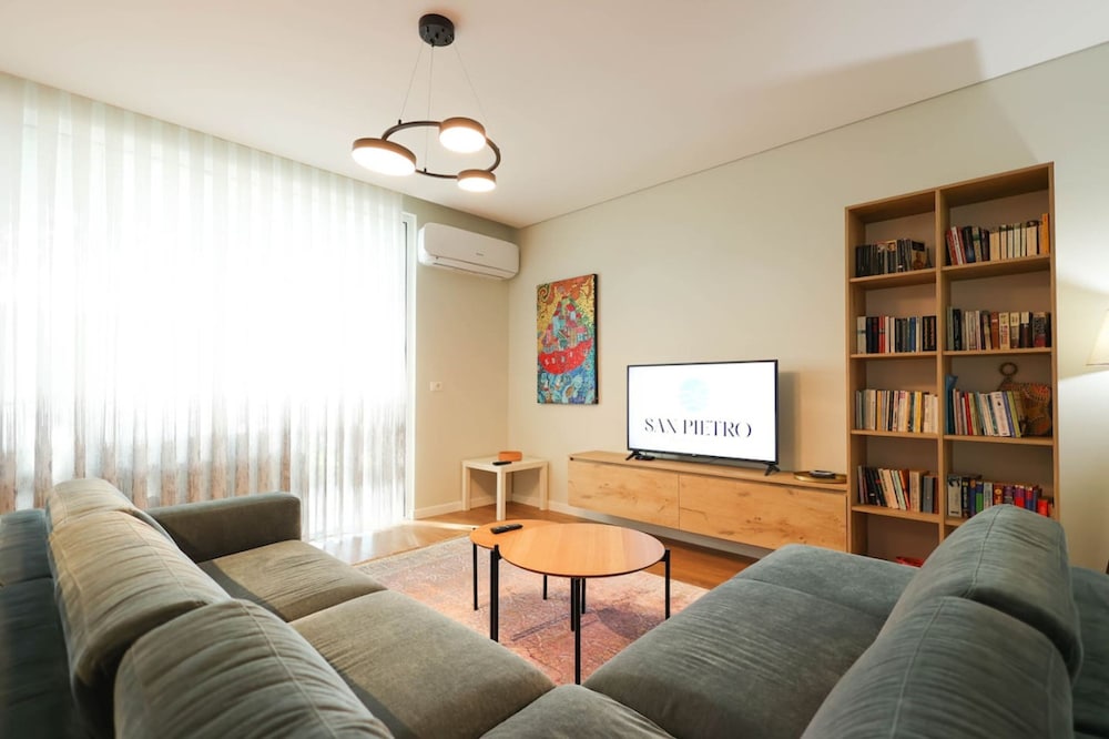 Apartment photo 2
