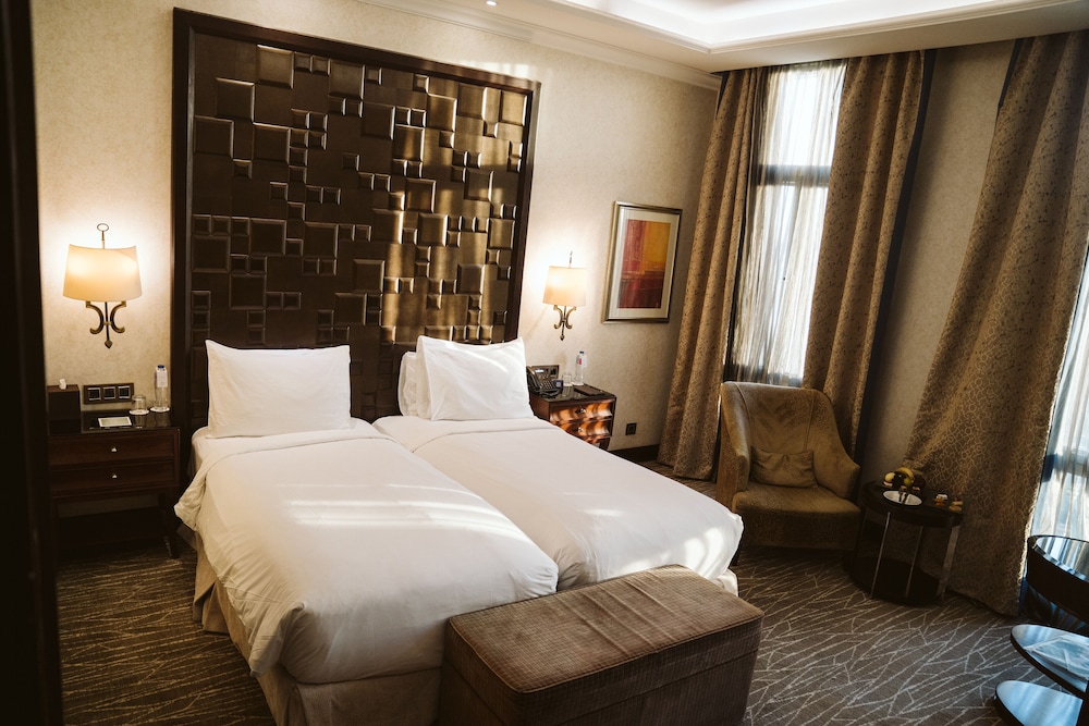 Executive Room, 1 Bedroom, Club Lounge Access, Pool View (Royal Pool Room) thumbnail 5
