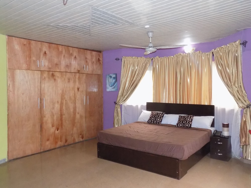 Elite Studio, 1 King Bed photo 1