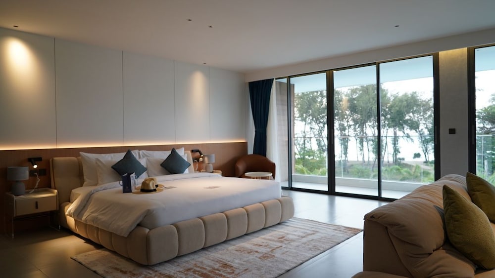 Royal Suite, 2 Bedrooms, Balcony, Sea View photo 2