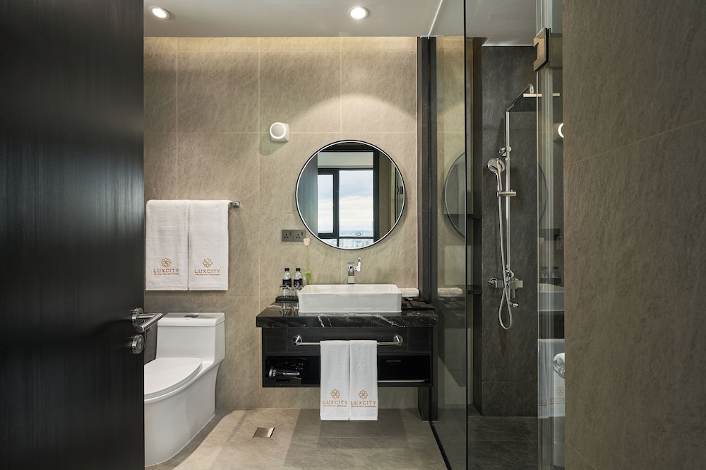 Executive Residence - Photo 10