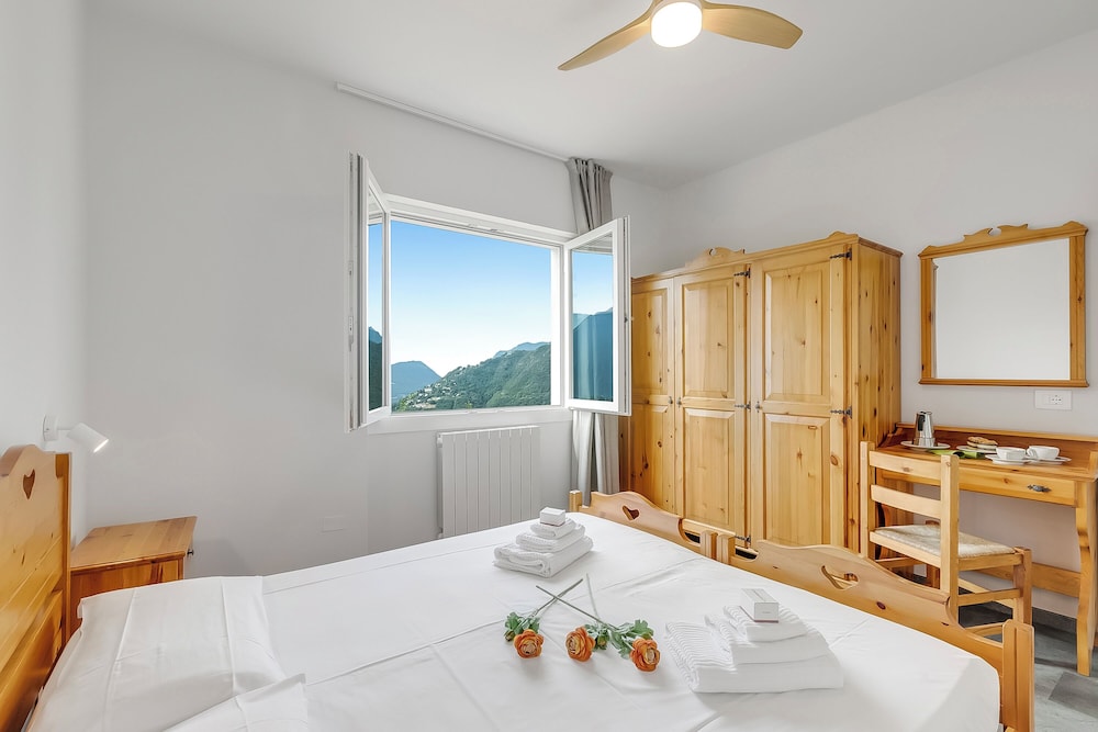 Family Apartment, Multiple Bedrooms, Mountainside (Bellevue Modern Apartment 10)
