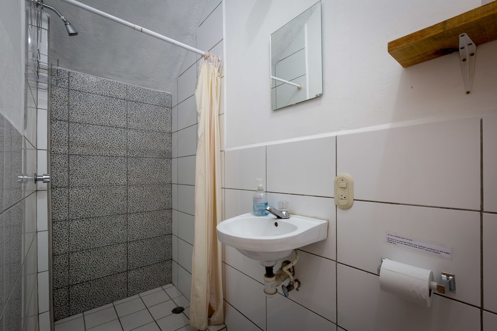 Deluxe Double Room, 1 Queen Bed, Non Smoking, Garden View photo 2
