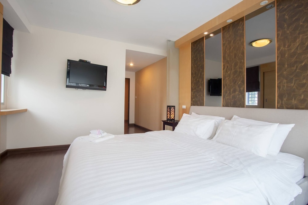 Apartment, 2 Bedrooms, Accessible, Balcony photo 3