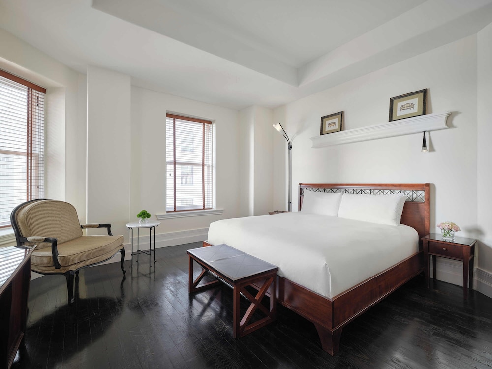 Classic Room, 1 King Bed thumbnail 6