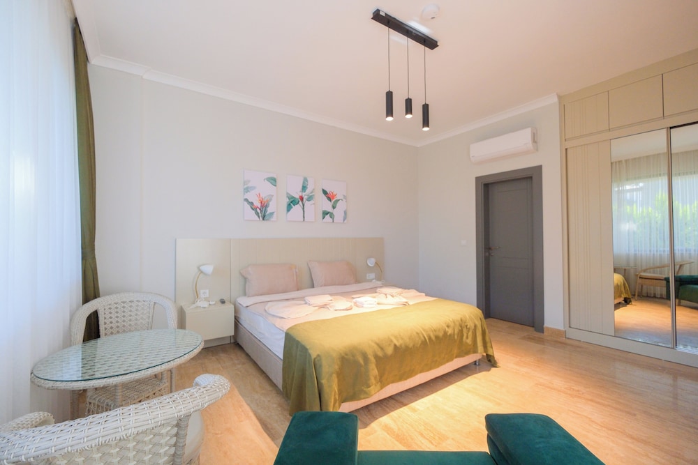 Standard Double Room - Photo 16
