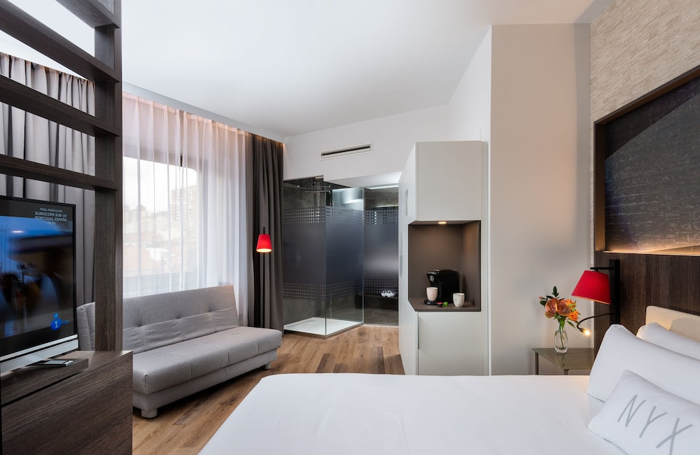 Superior Room, City View (Space Family)