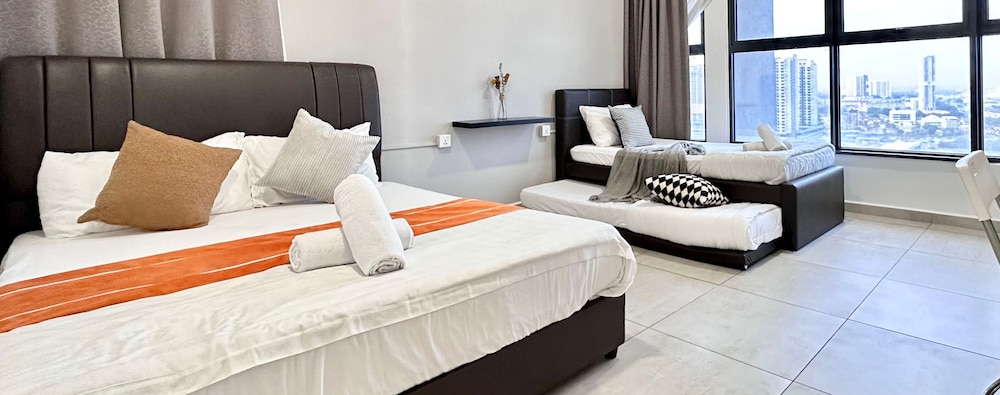 Comfort Apartment, 3 Bedrooms, Accessible, City View