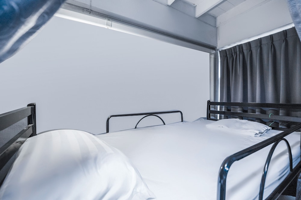 6-Bed Female Dormitory photo 3