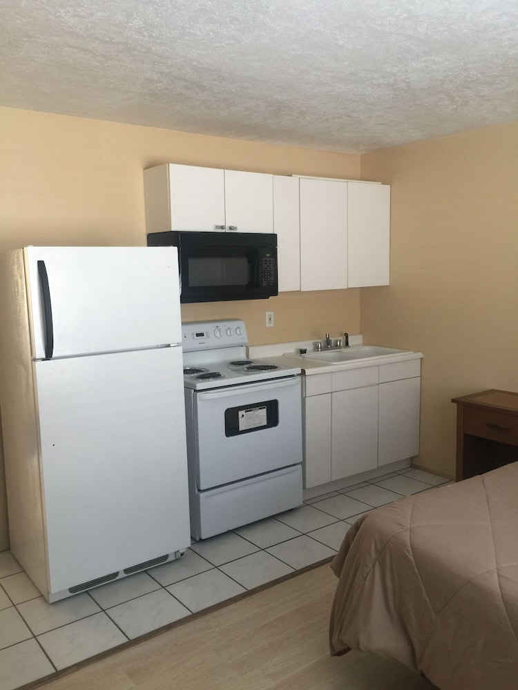Basic Studio Suite, 1 Queen Bed, Non Smoking photo 1