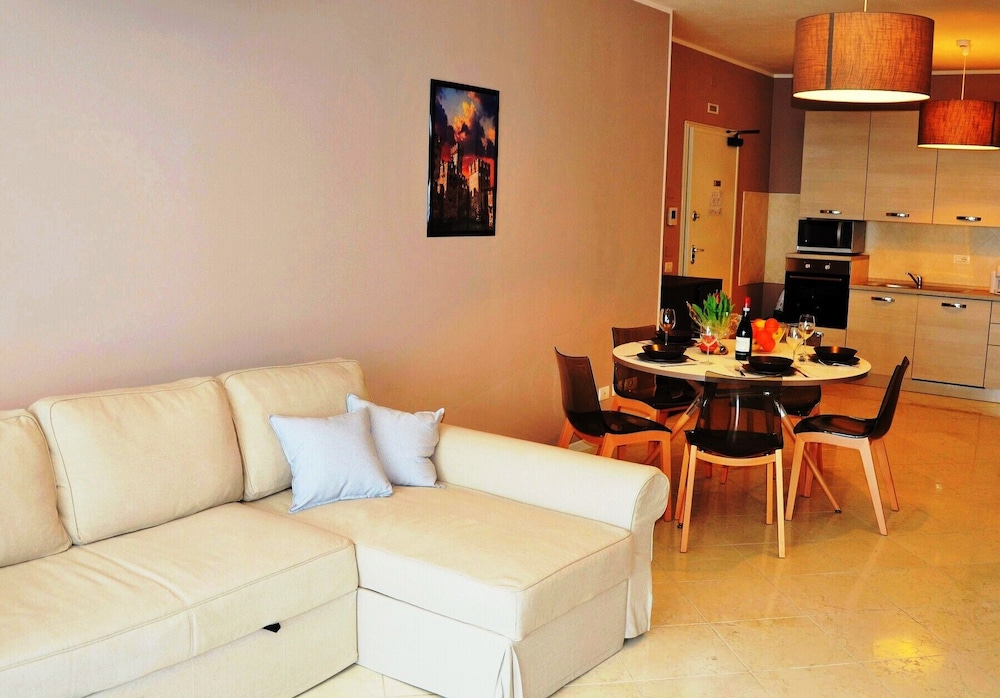 Apartment, 2 Bedrooms, Lake View photo 2
