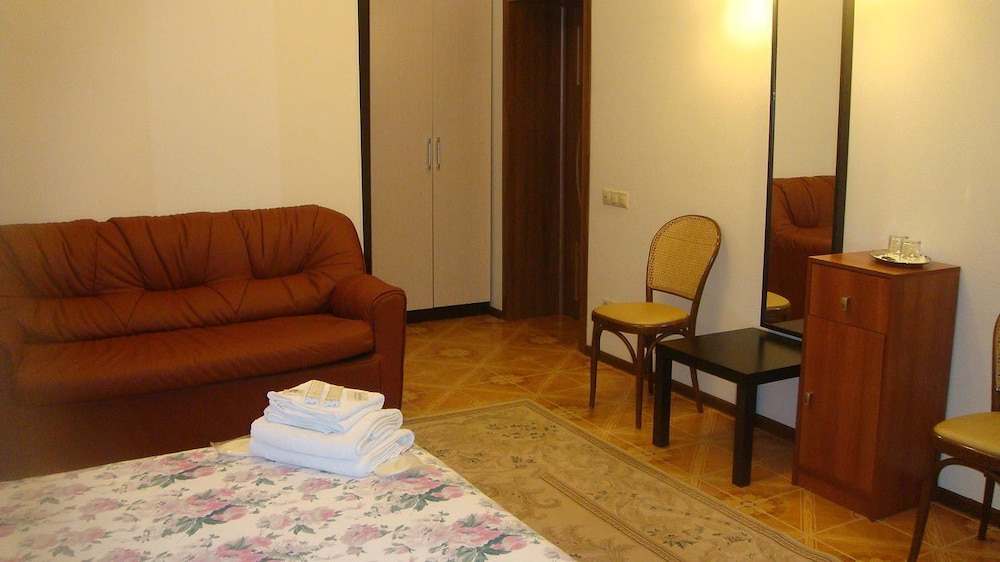 Comfort Double Room, Private Bathroom, Courtyard View