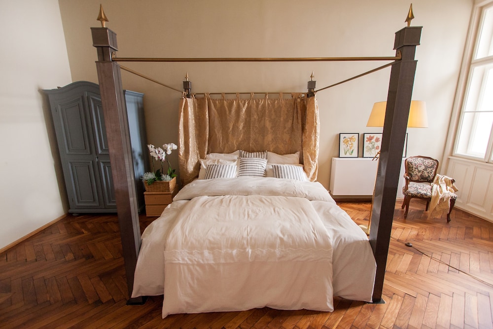 Suite, 2 Bedrooms (King)