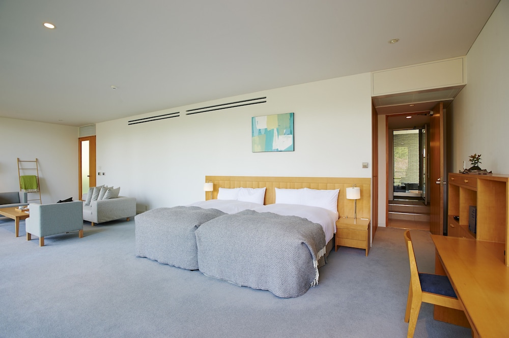 Suite with Sofa Bed and Open-Air-Bath, Forrest View photo 2