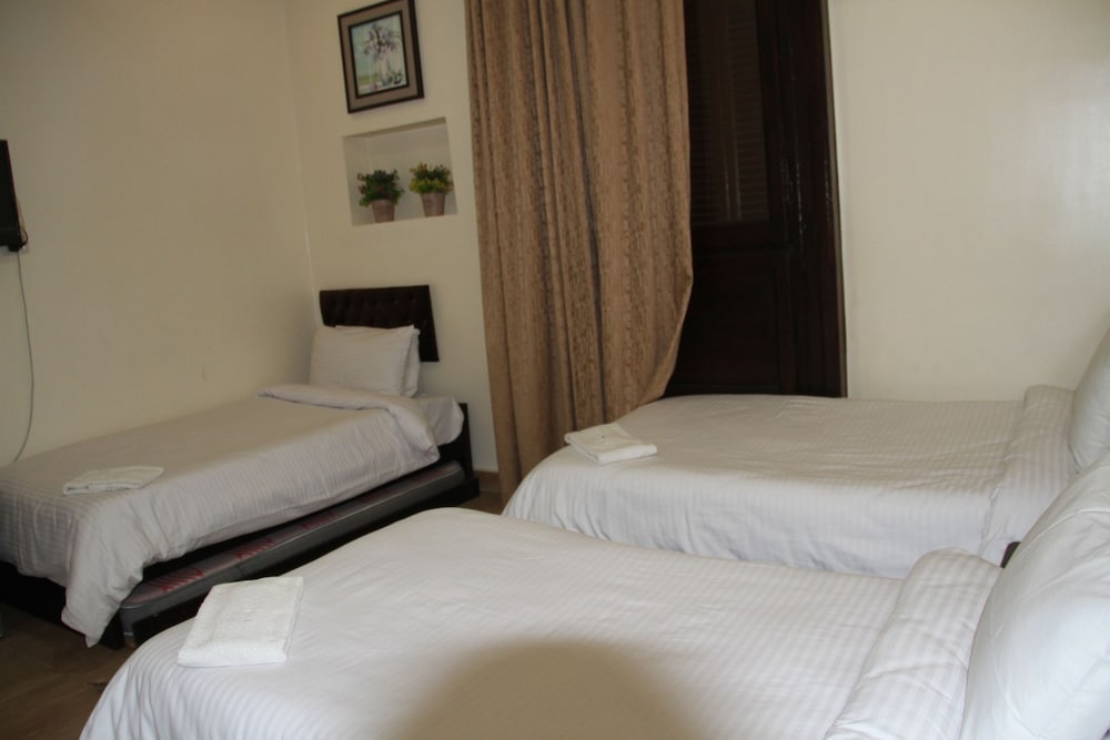 Triple Room, Private Bathroom - Photo 7