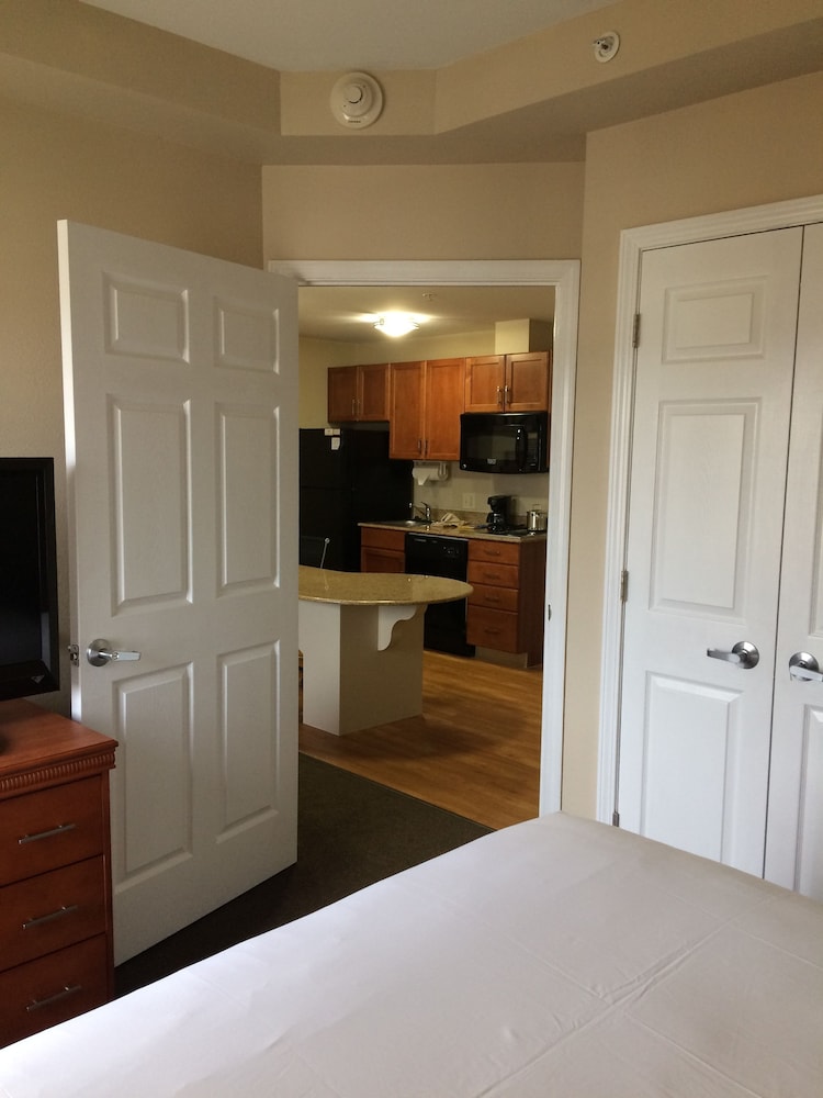 Suite, 1 Bedroom, Kitchen (Living and Dining Areas) photo 3