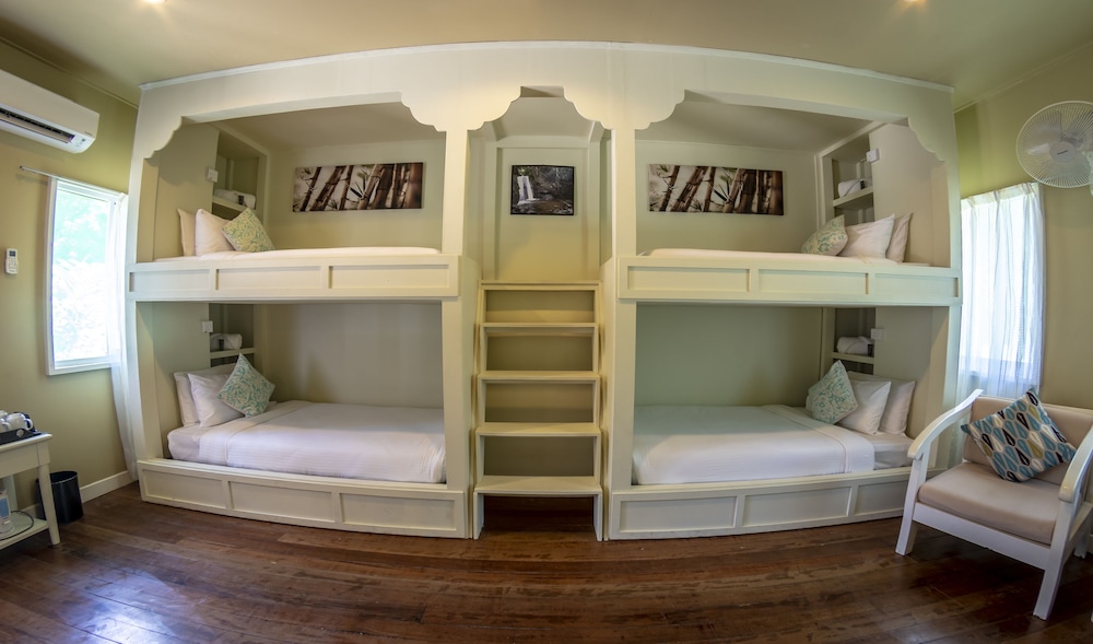 Serindit Hostel With 2 Bunk Beds photo 1