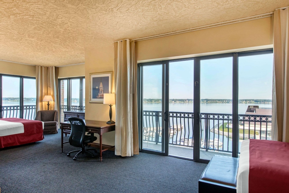 Suite, Multiple Beds, Non Smoking photo 3