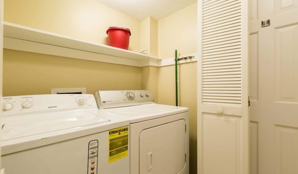 Condo, 1 Bedroom - Photo 2