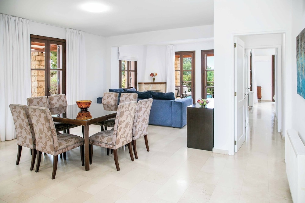 Villa (3 Bedrooms) photo 2