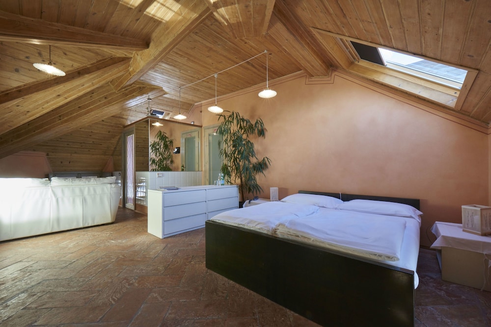 Family Penthouse, 1 King Bed with Sofa bed photo 3
