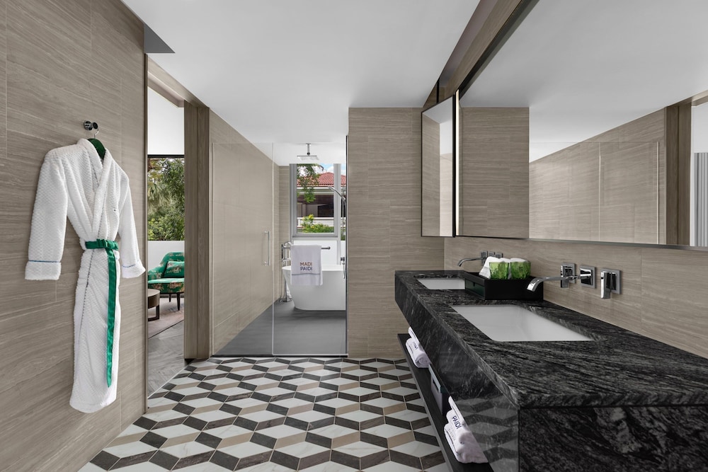 Studio Suite, 1 King Bed, Club Lounge Access photo 2