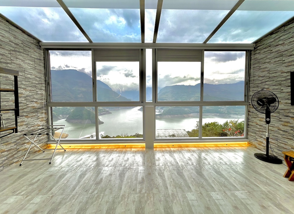 Deluxe Room, Lake View (#1) photo 1