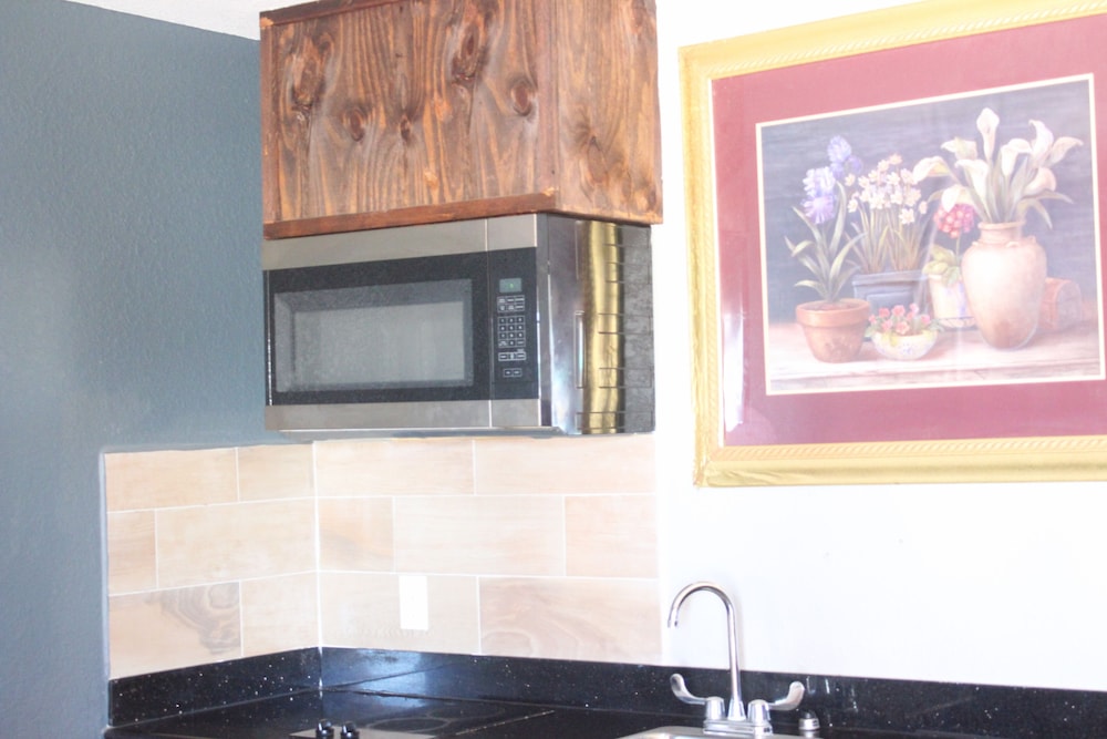 Deluxe Double Room, 2 Queen Beds, Smoking, Kitchenette photo 2