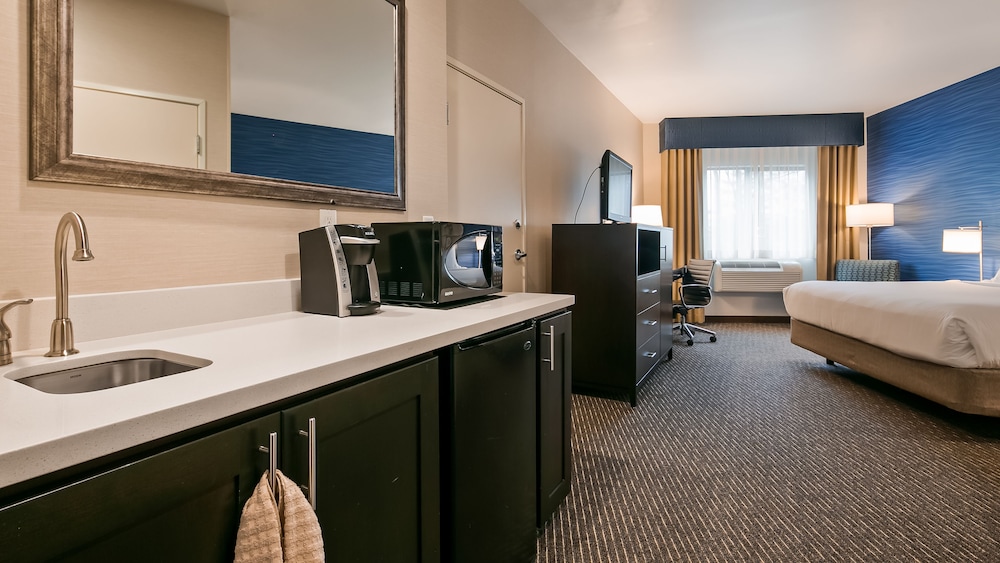 Standard Room, 1 King Bed, Accessible (Communications Accessible) photo 1