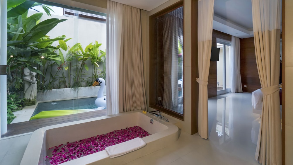 One bedroom, Private Pool