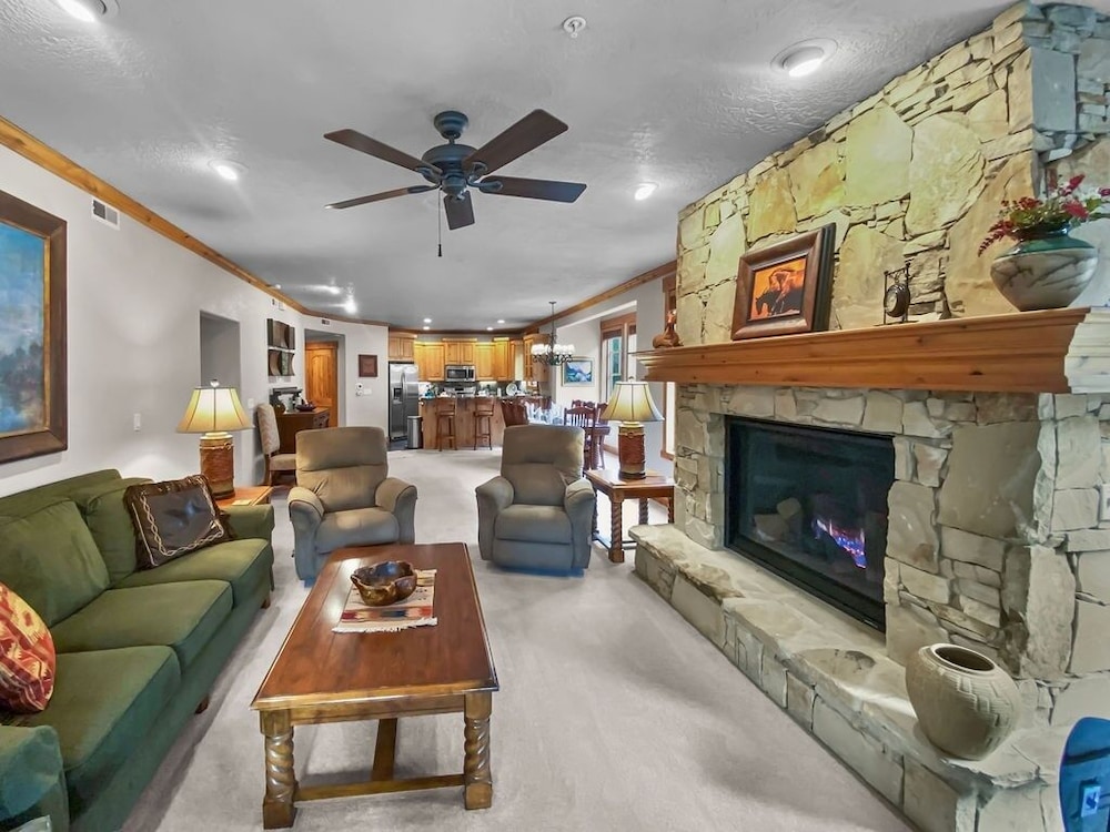 Condo, 3 Bedrooms