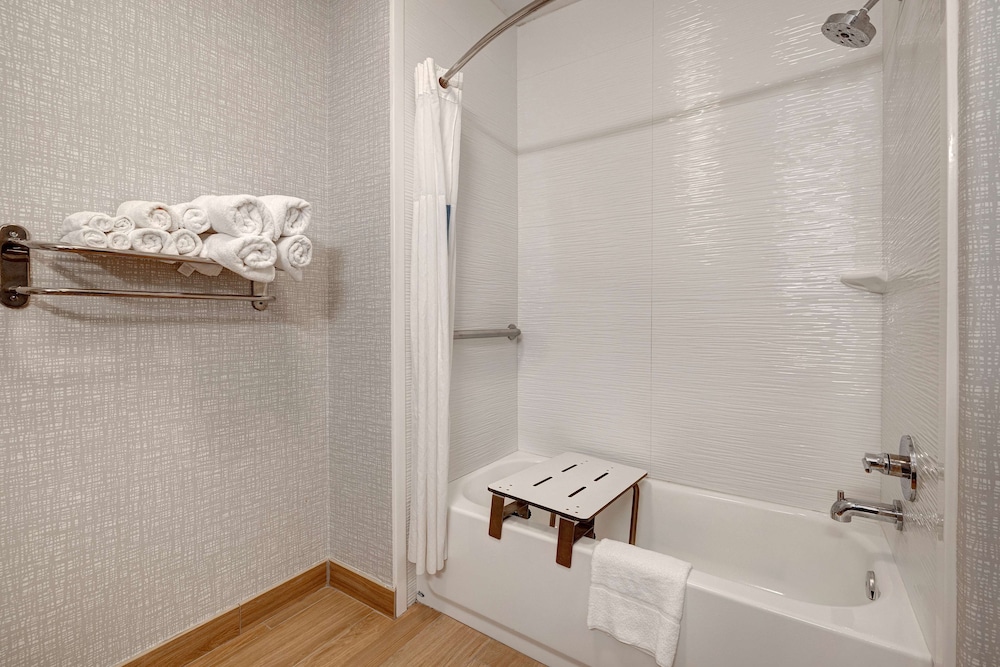 Suite, 1 King Bed, Accessible, Non Smoking - Photo 6