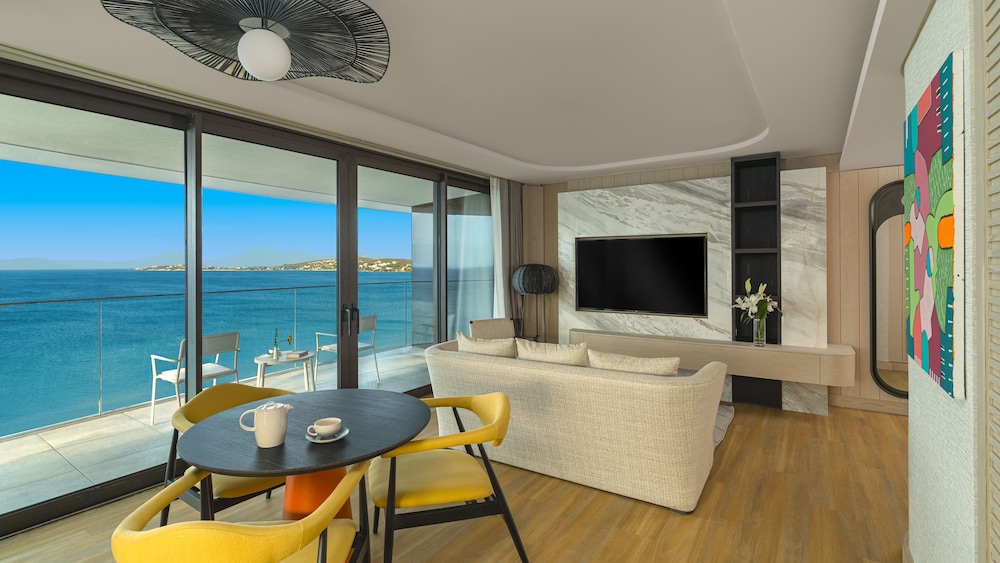 Suite, Sea View, Corner - Photo 3