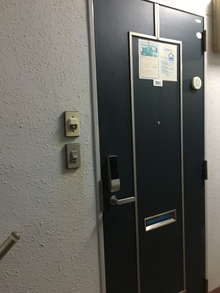 Apartment 301 photo 2