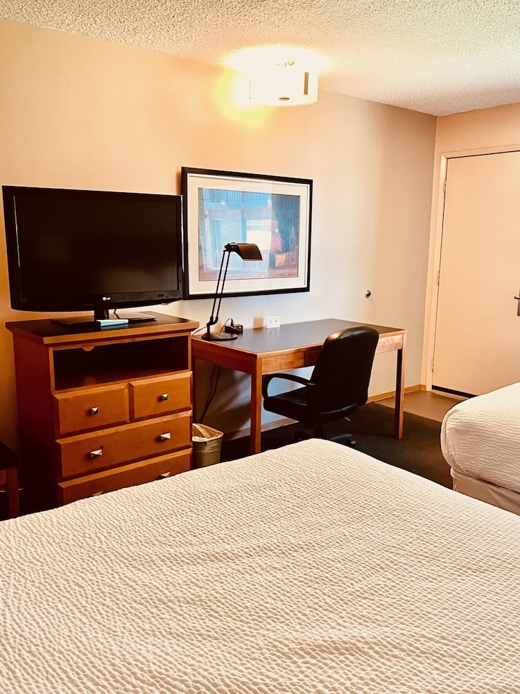 Standard Room, 2 Queen Beds photo 2